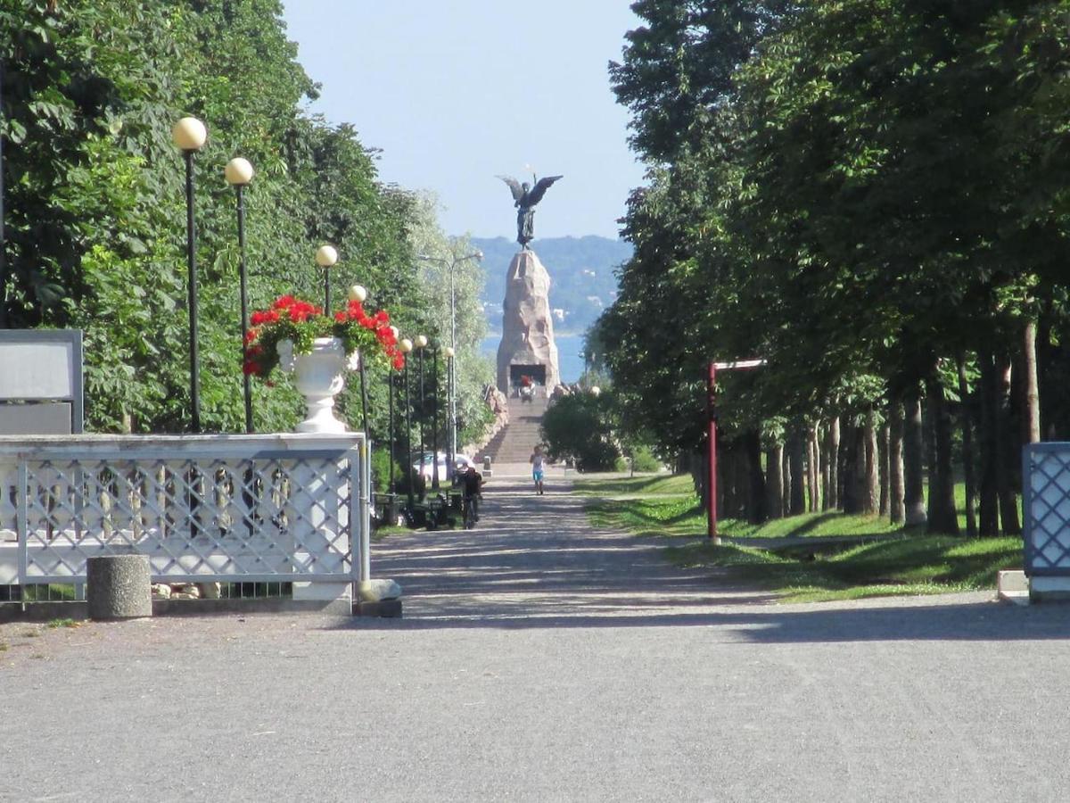 1 Bedroom Apartment Near Kadriorg Swan Pond Reval Exterior foto